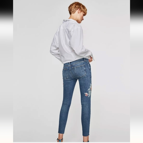 Zara Mid Rise Embroidered Distressed Raw Cuff Skinny Jeans  Size 4 - Picture 6 of 12